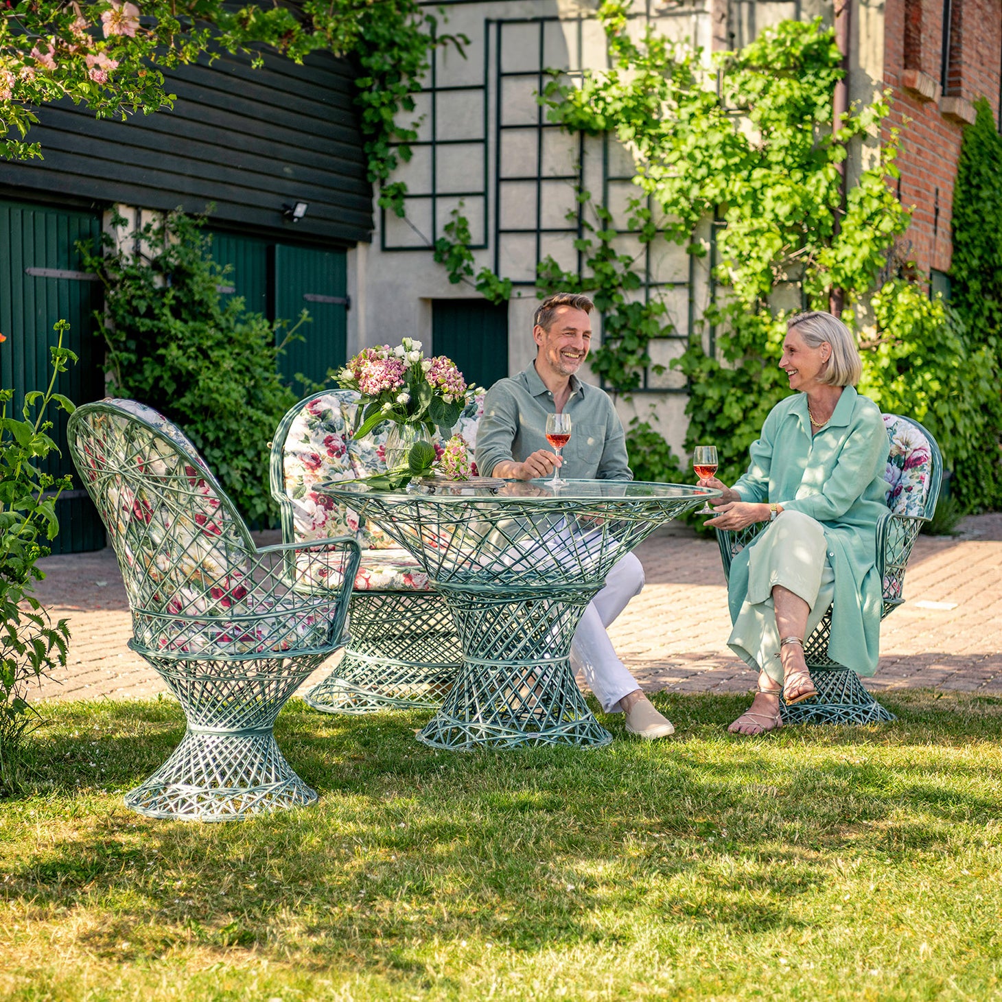 Saphir Armlehnstuhl, 4-teiliges Set mit Gartenbank
